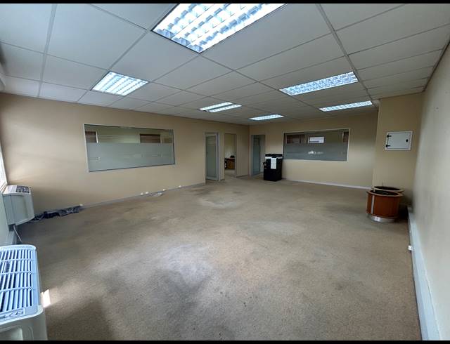 122M² OFFICE TO LET IN KENILWORTH